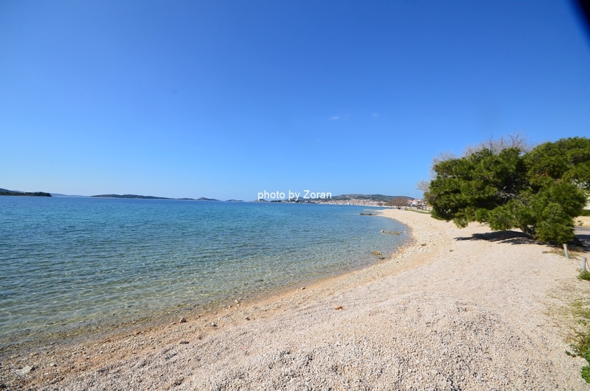 Vodice, Srima, apartma, druga vrsta do plaže, vrt 106 m2