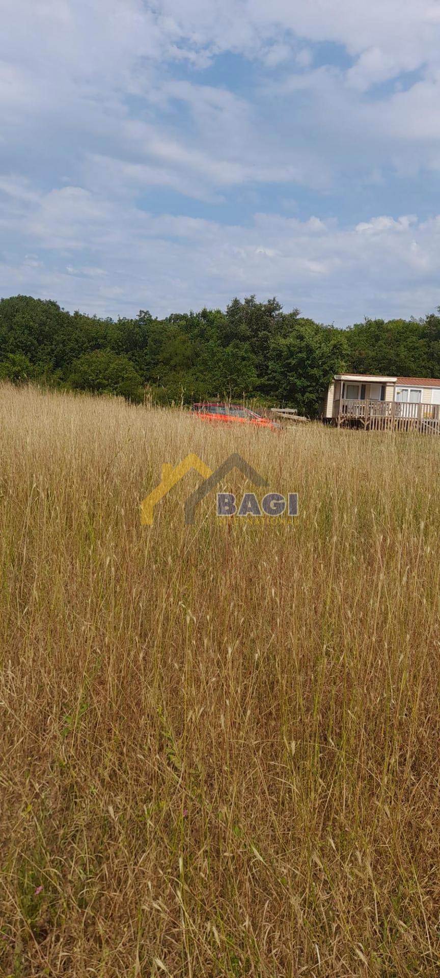 Zazidljivo zemljišče 746 m2 + kmetijsko zemljišče 310 m2 - Loborika
