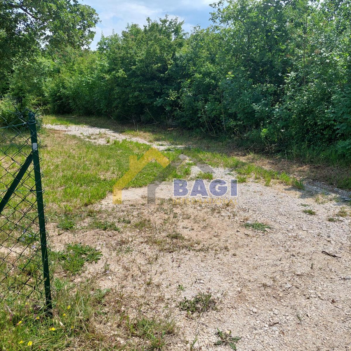 Istra - Velika gradbena parcela 1143m2