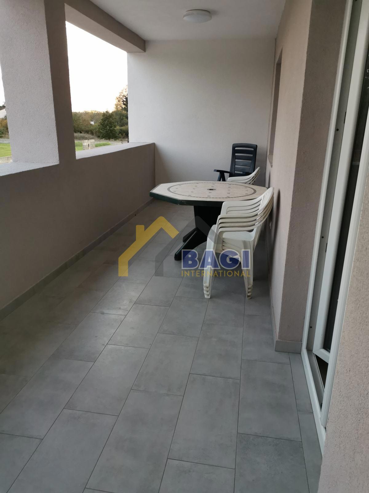 ISTRA - PULA Hiša z dvema stanovanjema in velikim vrtom