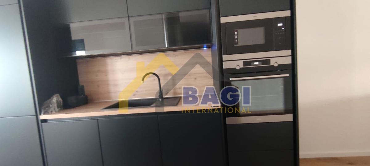 Pula-Penthouse 120m2-Novogradnja-2 parkirni mesti-opremljeno