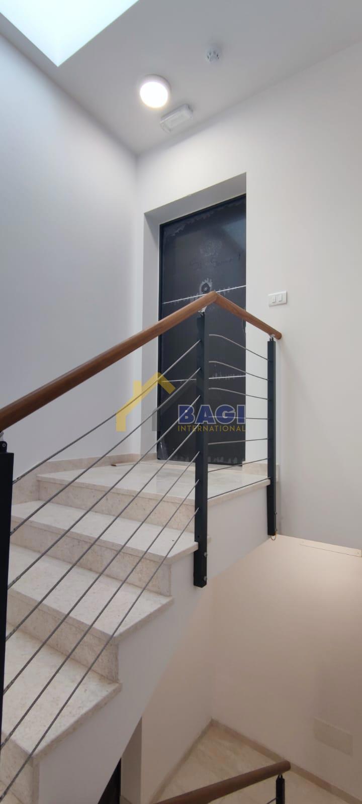 Pula-Penthouse 120m2-Novogradnja-2 parkirni mesti-opremljeno