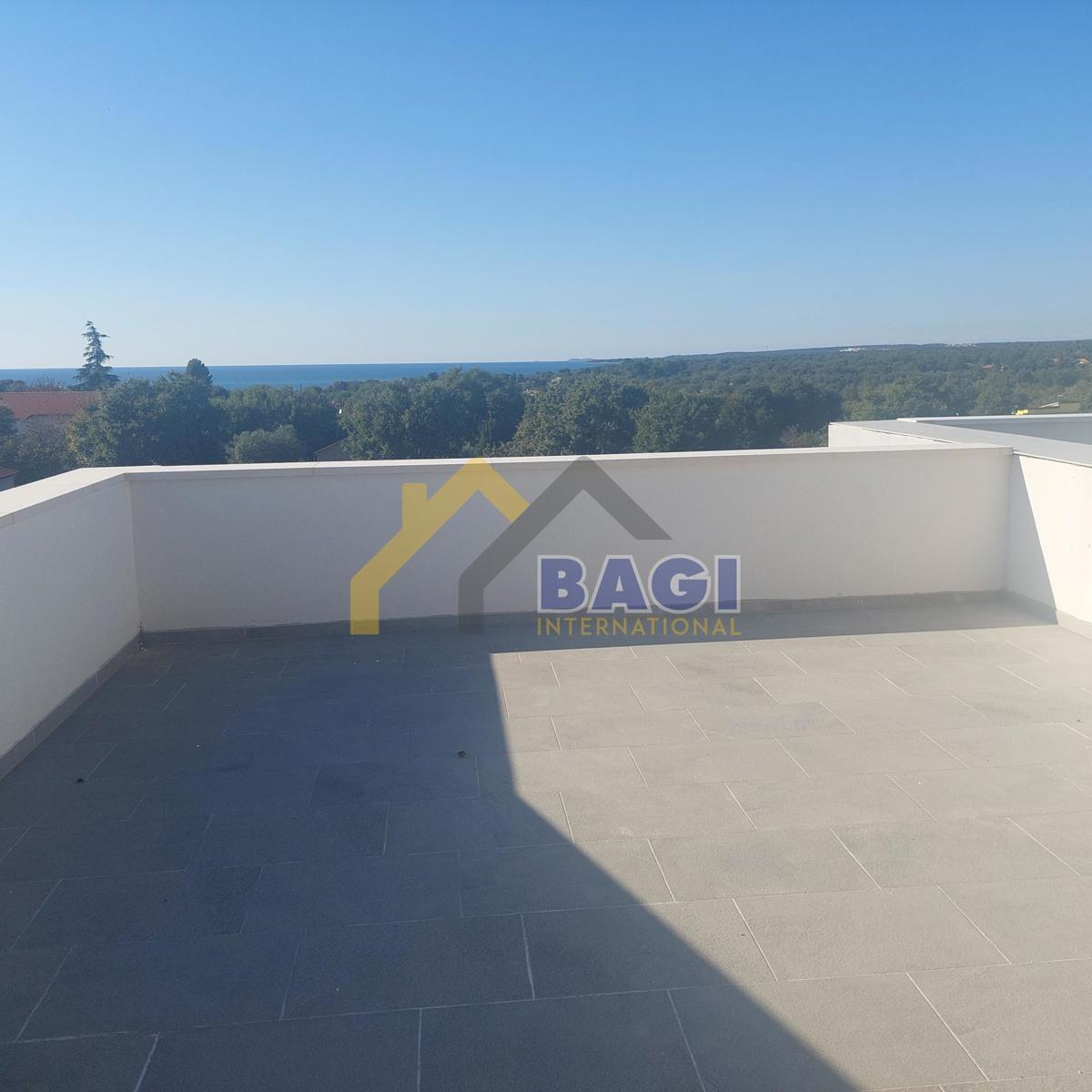 DVOJNA HIŠA - POGLED NA MORJE - BAZEN - GARAŽA - VRT