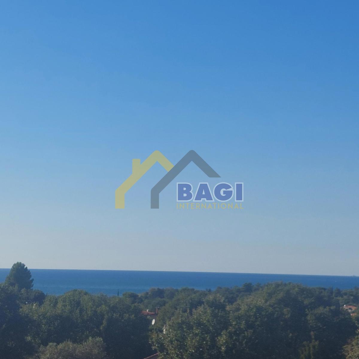 DVOJNA HIŠA - POGLED NA MORJE - BAZEN - GARAŽA - VRT