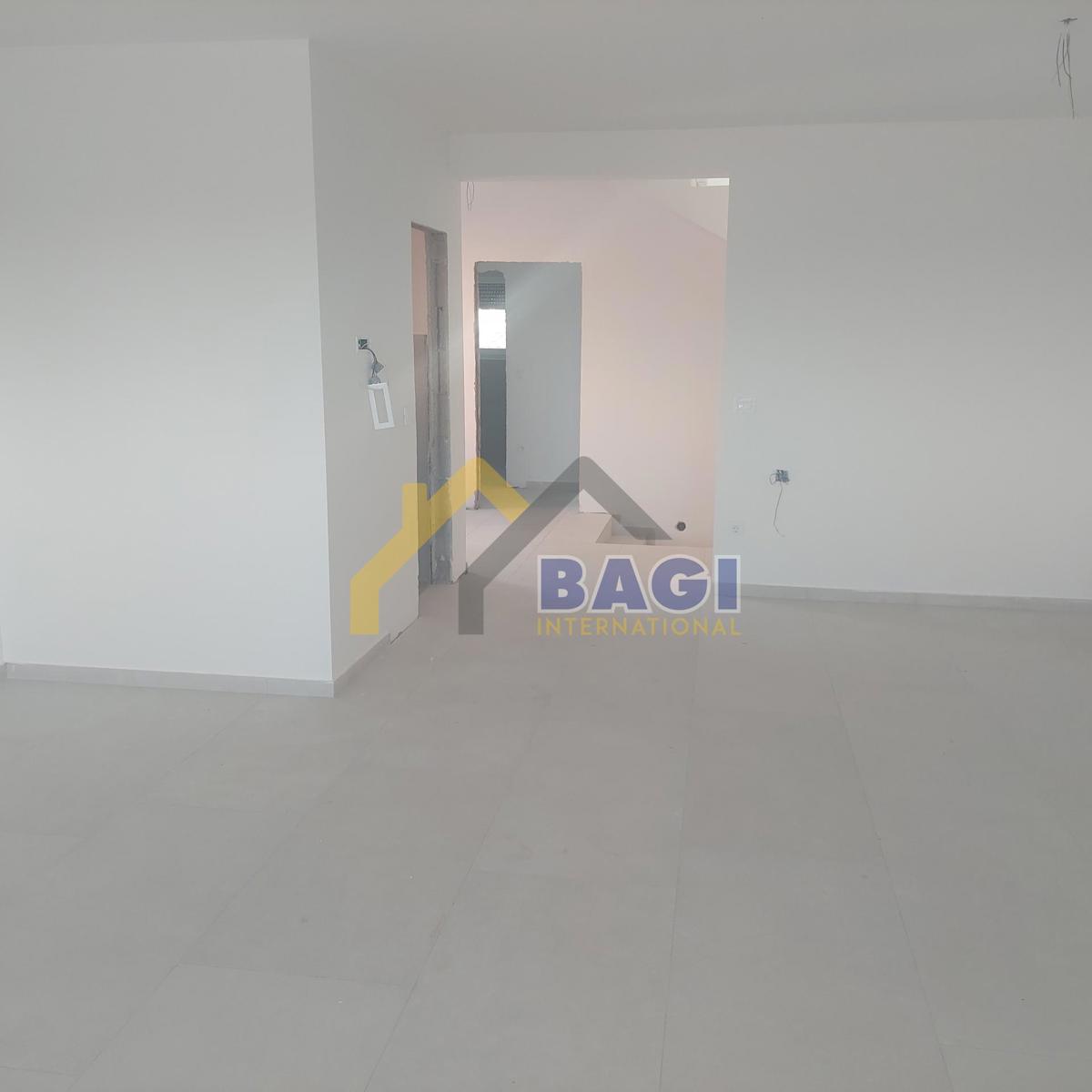 DVOJNA HIŠA - POGLED NA MORJE - BAZEN - GARAŽA - VRT