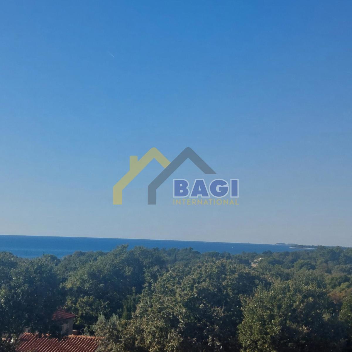 DVOJNA HIŠA - POGLED NA MORJE - BAZEN - GARAŽA - VRT