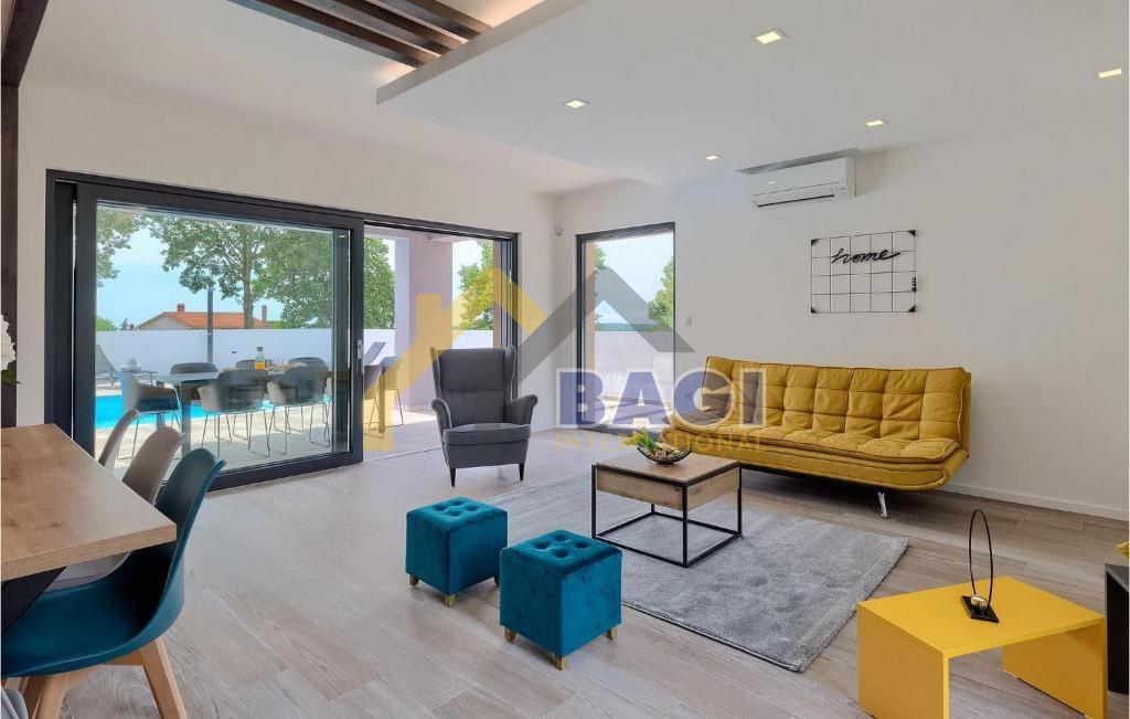 Čudovita vila z bazenom na griču – Barban