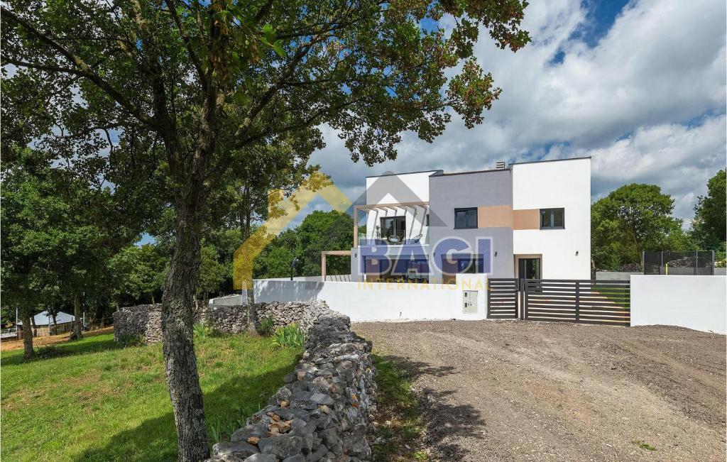 Čudovita vila z bazenom na griču – Barban