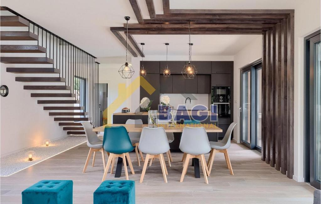 Čudovita vila z bazenom na griču – Barban