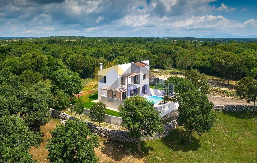 Čudovita vila z bazenom na griču – Barban