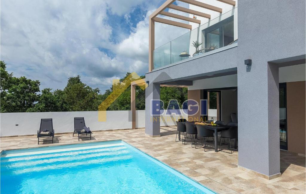 Čudovita vila z bazenom na griču – Barban