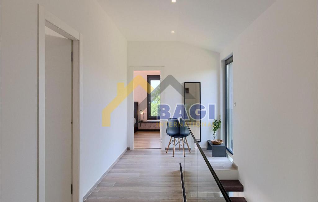 Čudovita vila z bazenom na griču – Barban