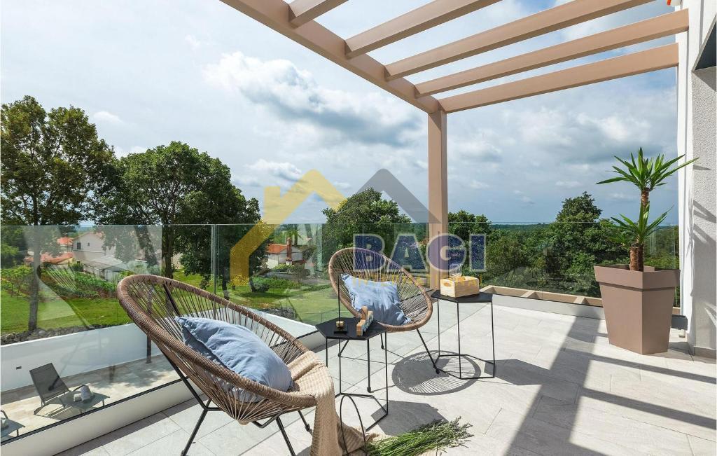 Čudovita vila z bazenom na griču – Barban