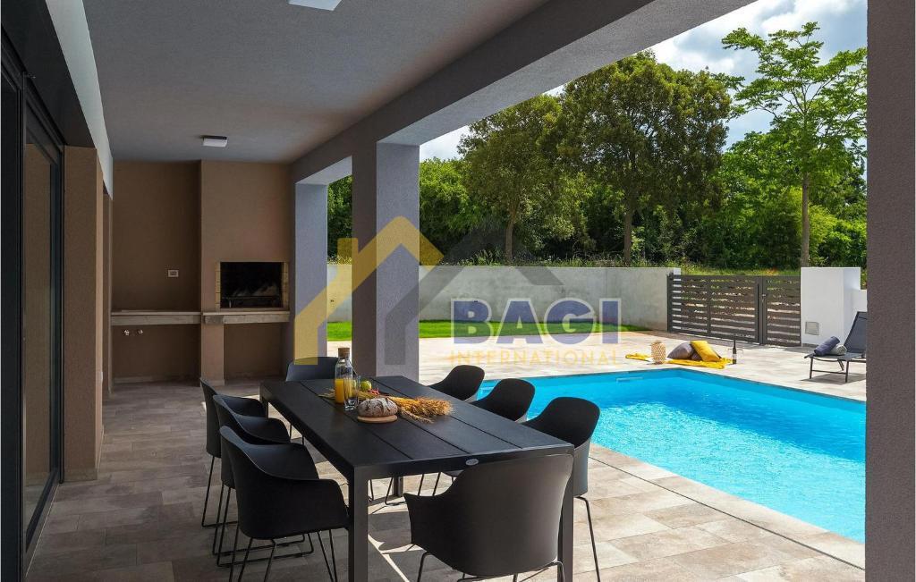 Čudovita vila z bazenom na griču – Barban