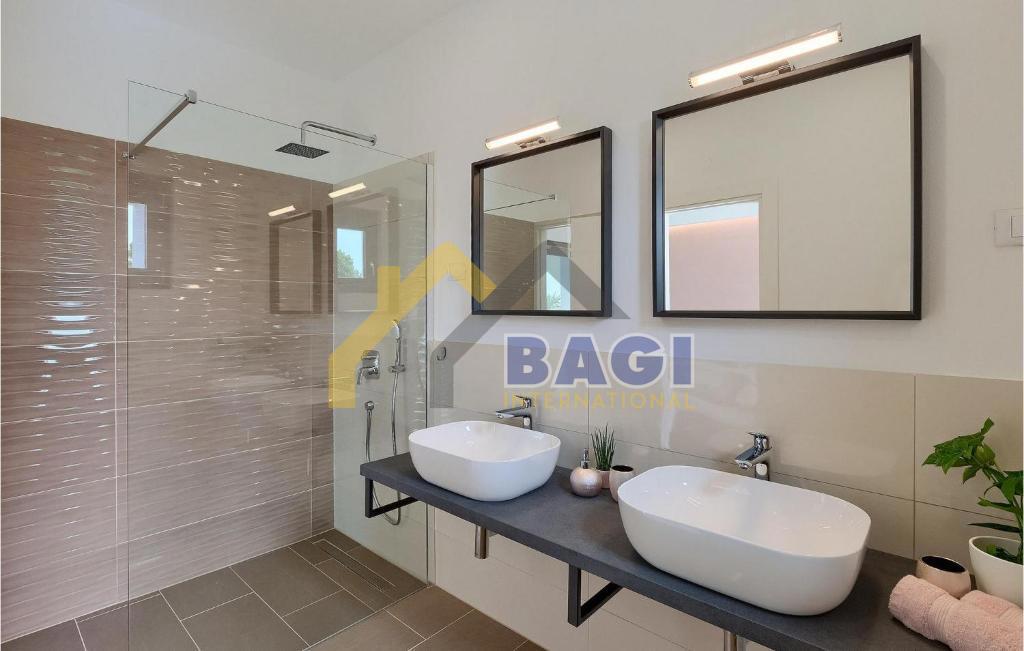 Čudovita vila z bazenom na griču – Barban