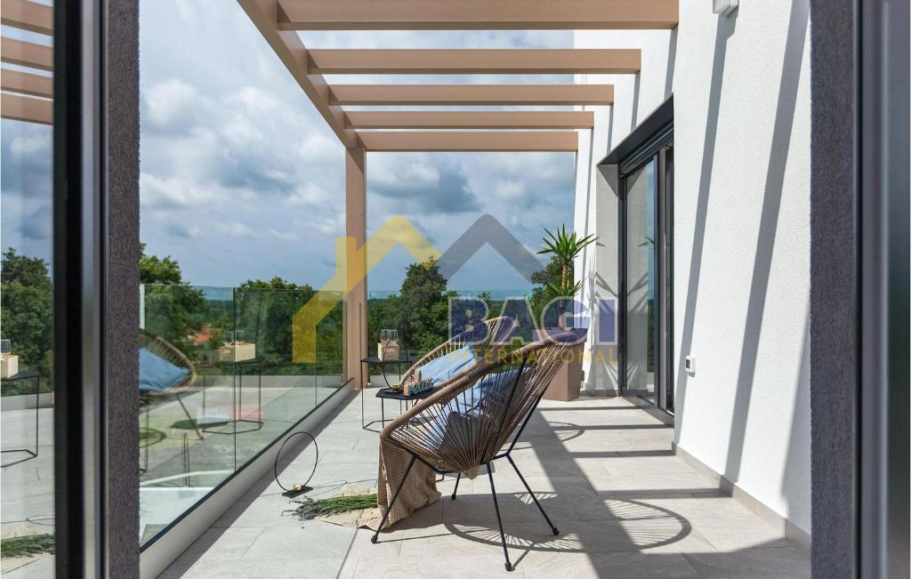 Čudovita vila z bazenom na griču – Barban