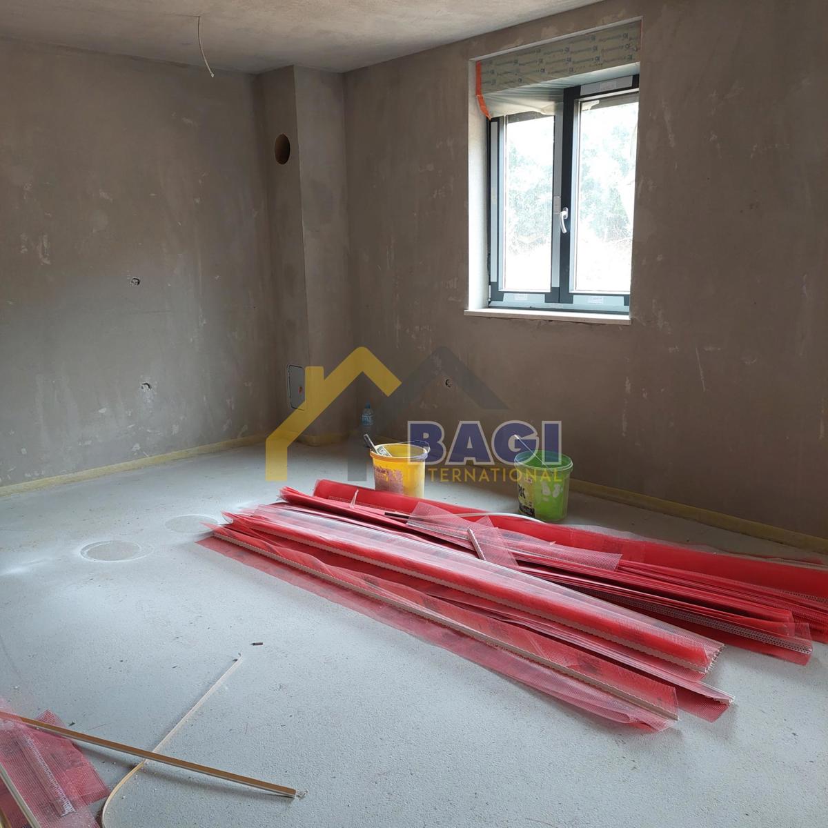 Pula Veli vrh-stanovanje 89,30m2-dvigalo-garaža-blizu morja
