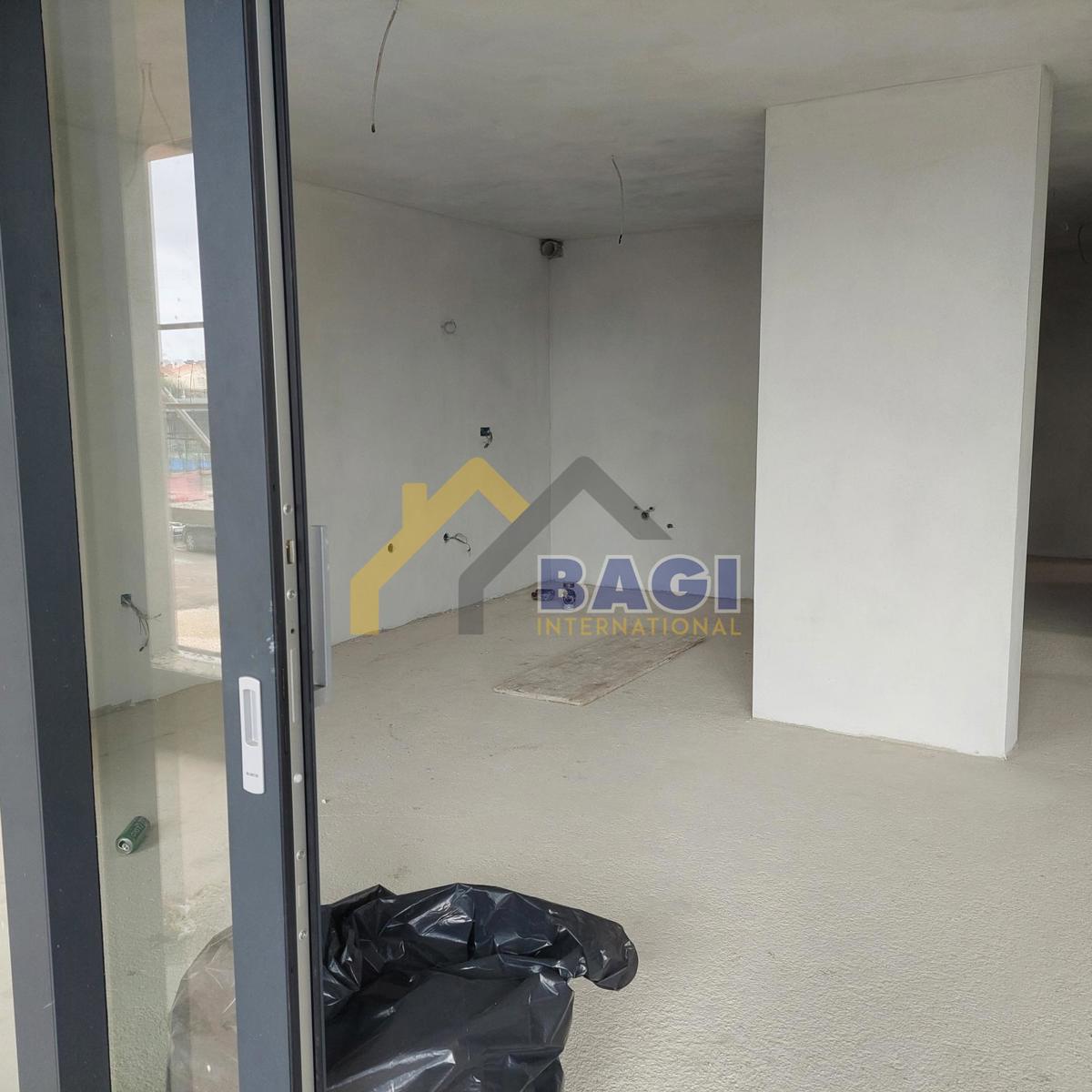 Pula Veli vrh-stanovanje 89,30m2-dvigalo-garaža-blizu morja