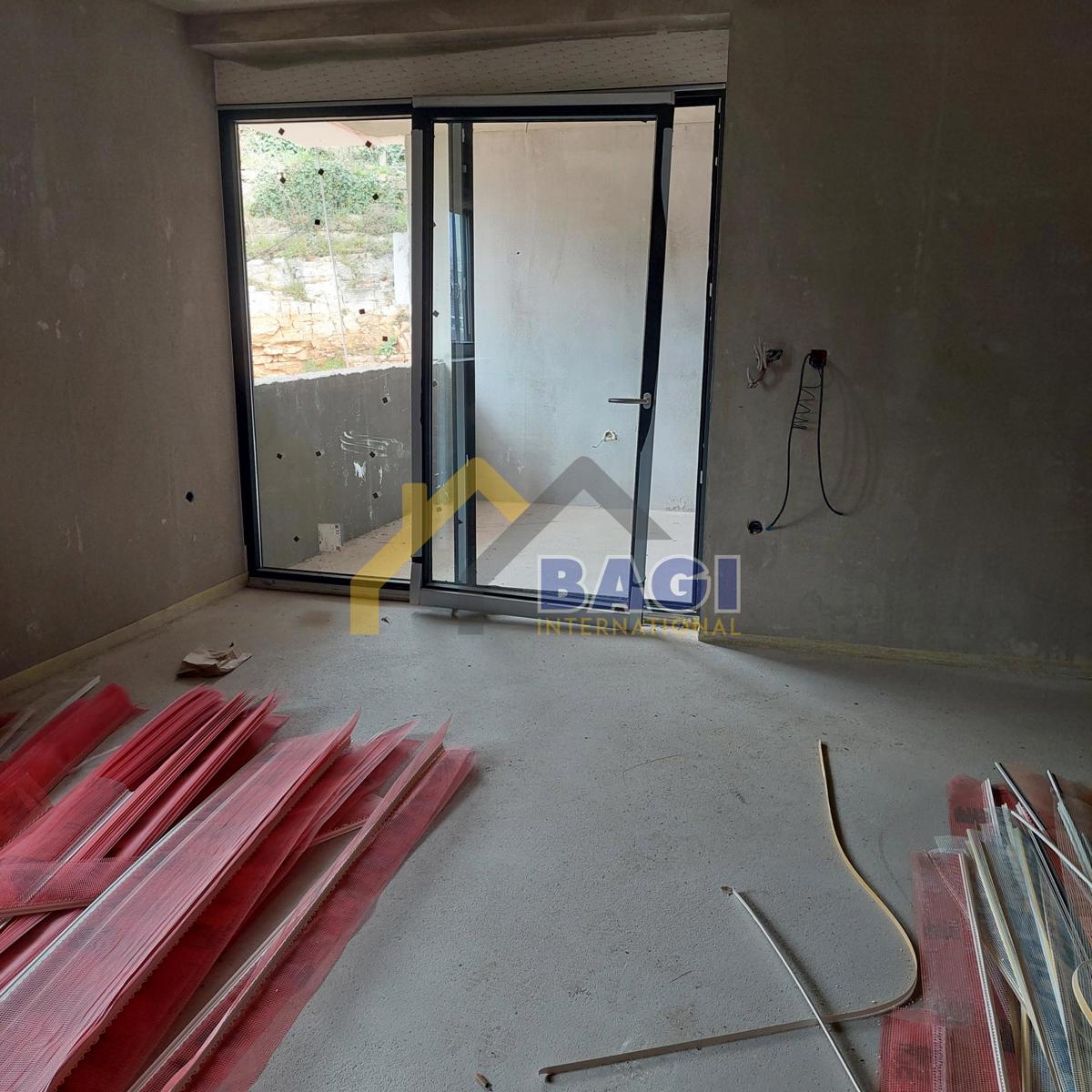 Pula Veli vrh-stanovanje 89,30m2-dvigalo-garaža-blizu morja