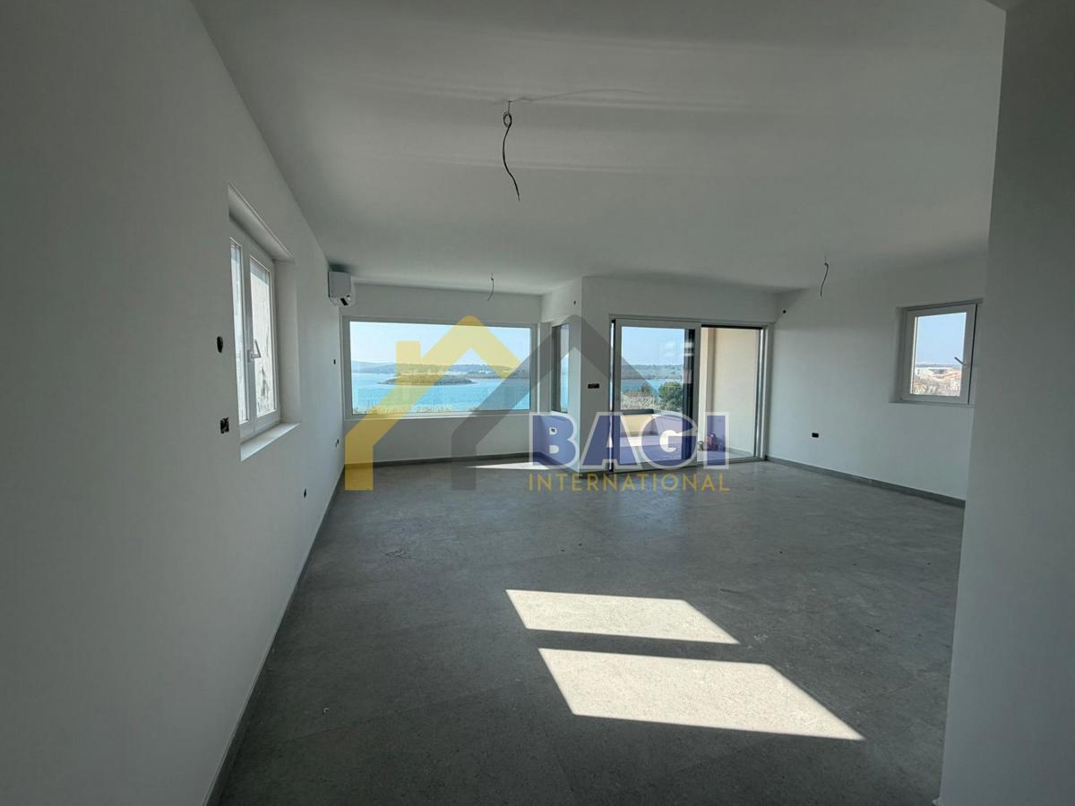 Prva vrsta ob morju! Stanovanje 88 m² v novogradnji, Medulin