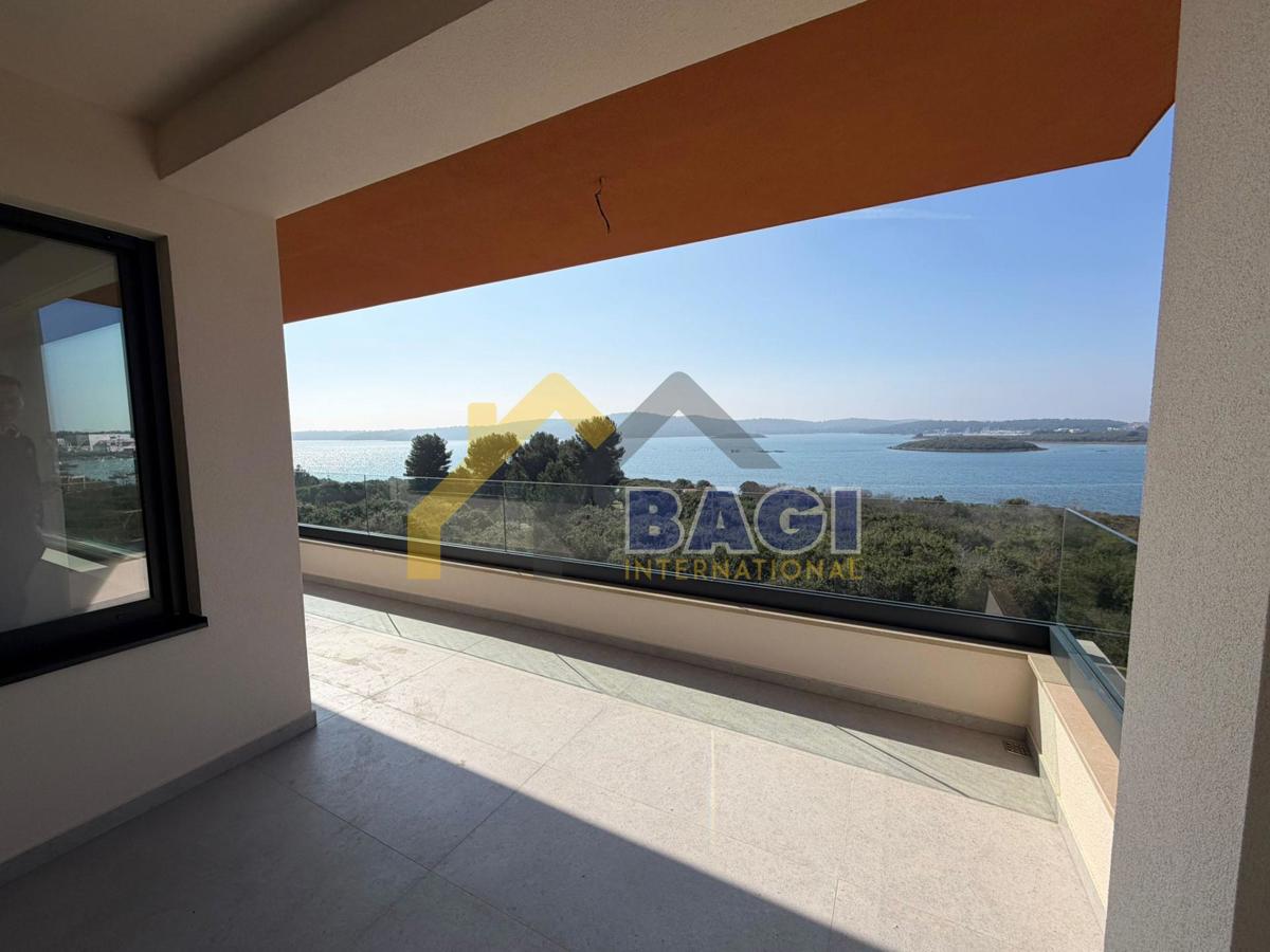 Prva vrsta ob morju! Stanovanje 88 m² v novogradnji, Medulin