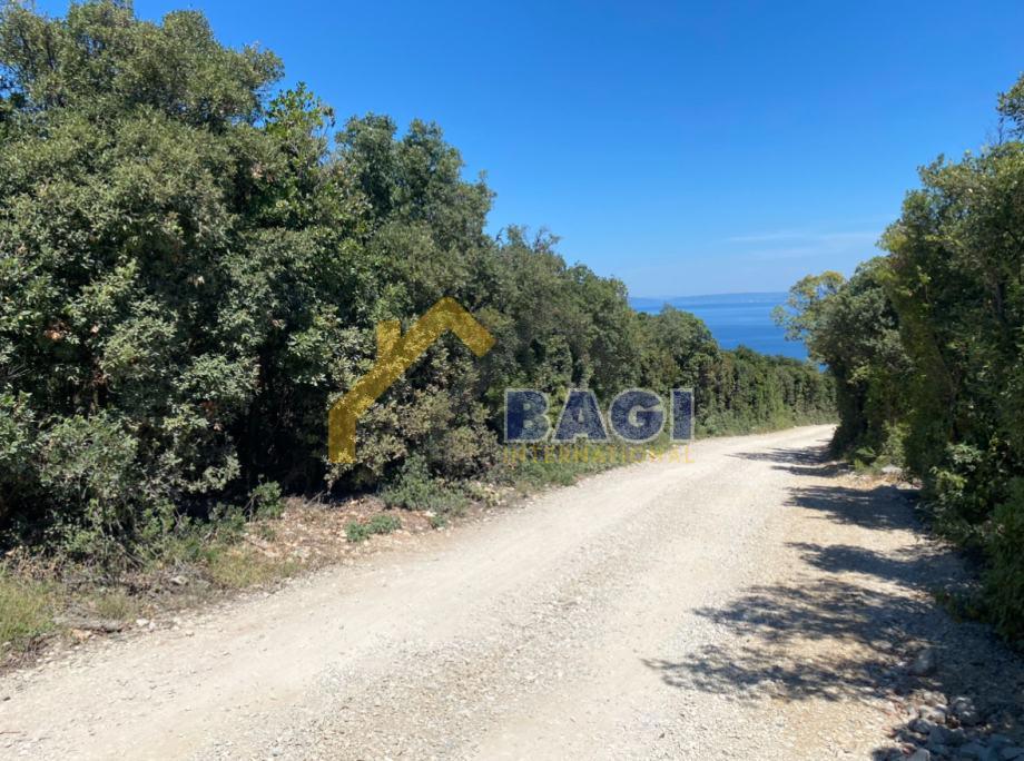 PERUŠKI – Kmetijsko zemljišče 400 m od morja