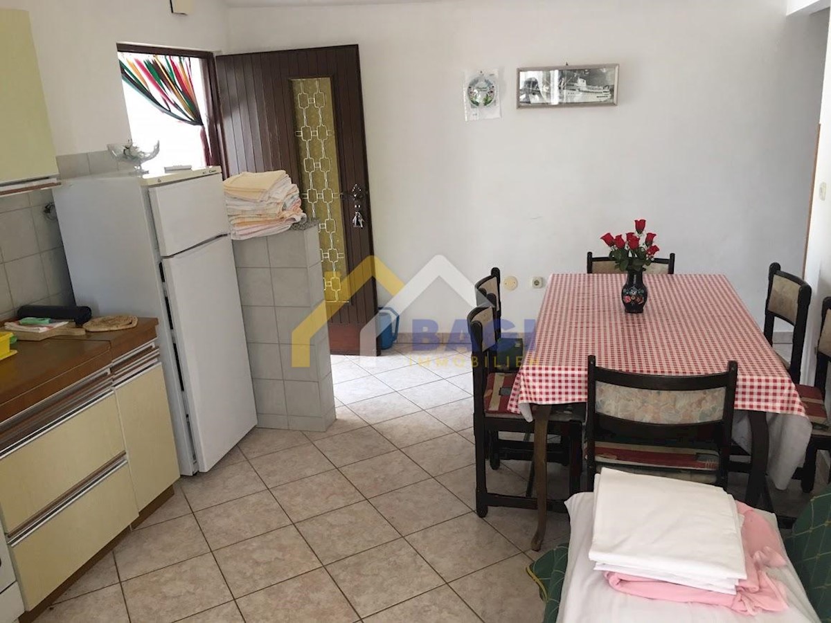 Apartma 400m od morja - parkirišče v lasti