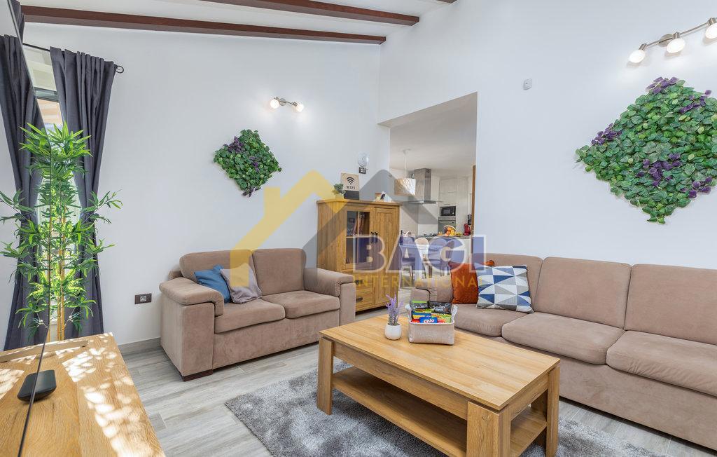 ISTRA - ŠTINJAN Čudovita hiša z bazenom in vrtom