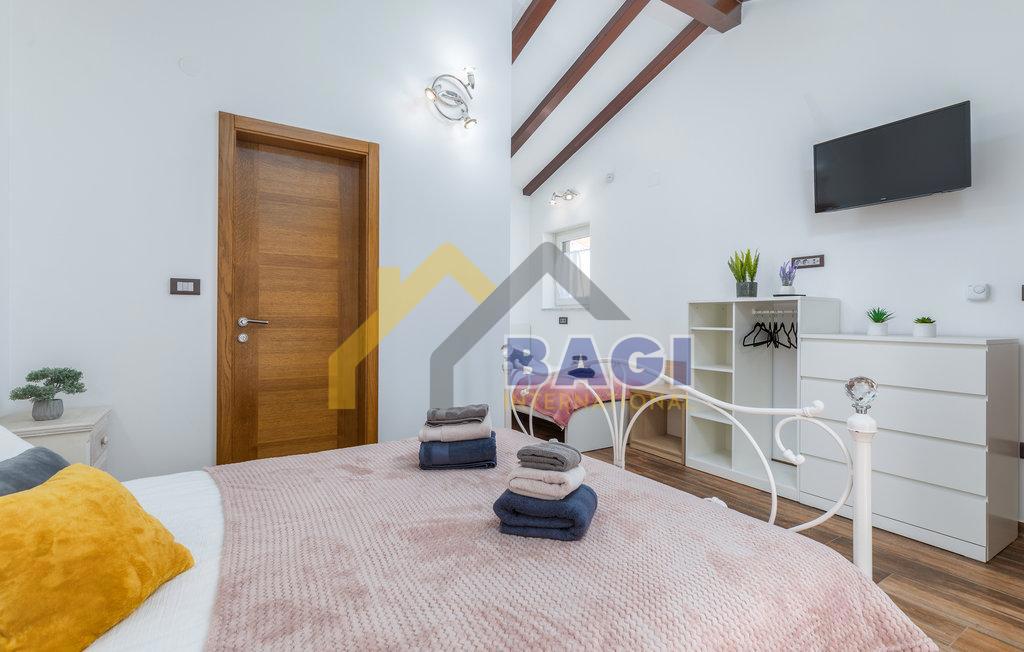 ISTRA - ŠTINJAN Čudovita hiša z bazenom in vrtom