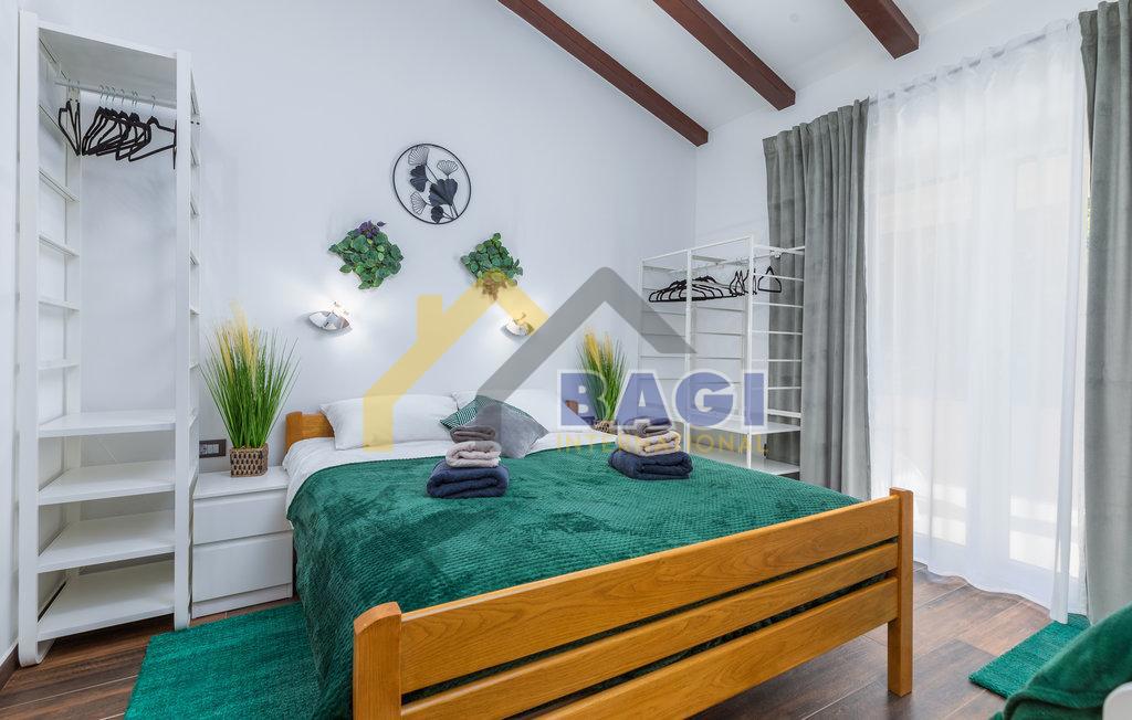 ISTRA - ŠTINJAN Čudovita hiša z bazenom in vrtom