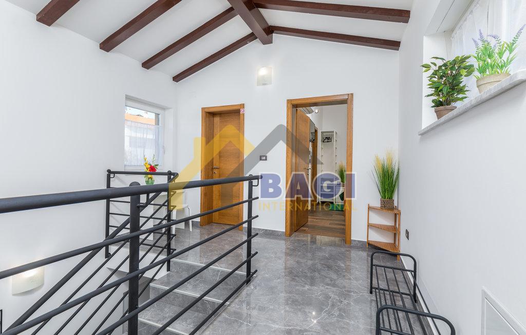 ISTRA - ŠTINJAN Čudovita hiša z bazenom in vrtom