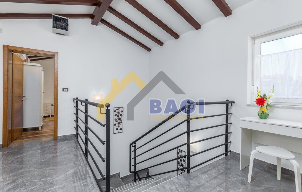ISTRA - ŠTINJAN Čudovita hiša z bazenom in vrtom
