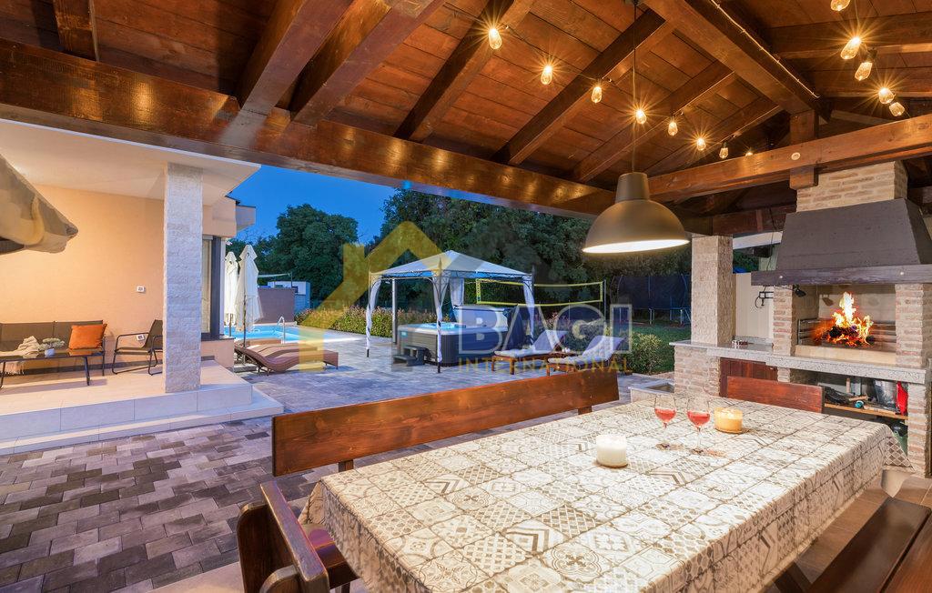 ISTRA - ŠTINJAN Čudovita hiša z bazenom in vrtom