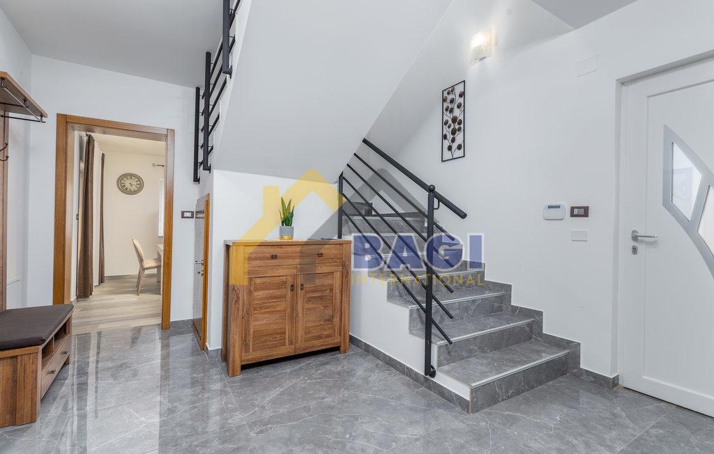ISTRA - ŠTINJAN Čudovita hiša z bazenom in vrtom