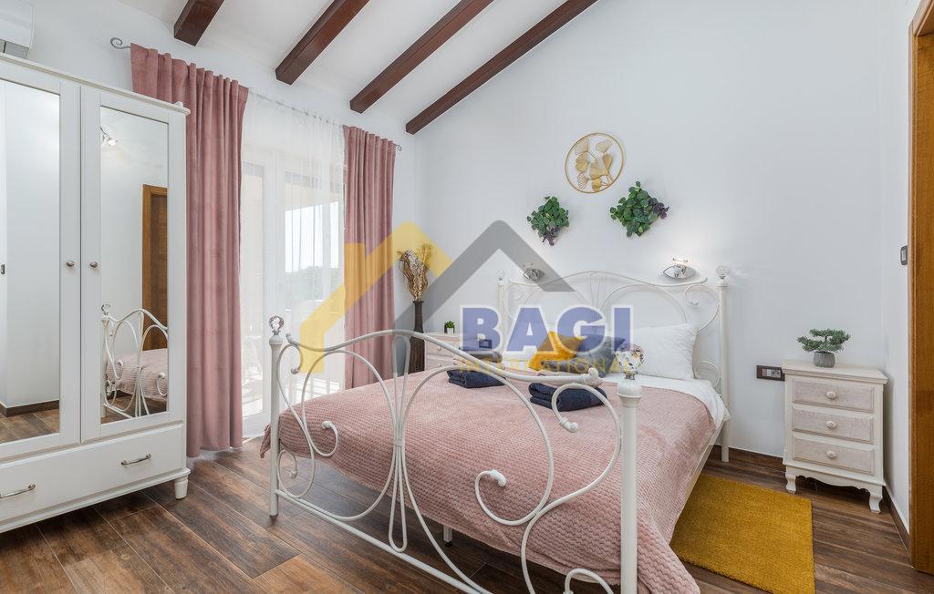 ISTRA - ŠTINJAN Čudovita hiša z bazenom in vrtom