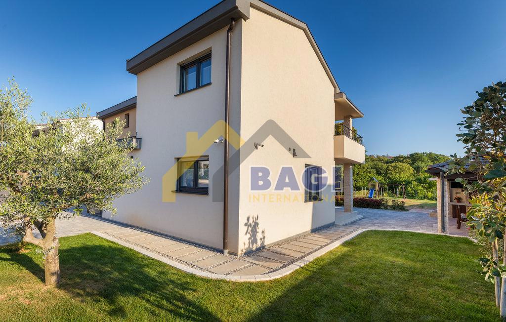ISTRA - ŠTINJAN Čudovita hiša z bazenom in vrtom