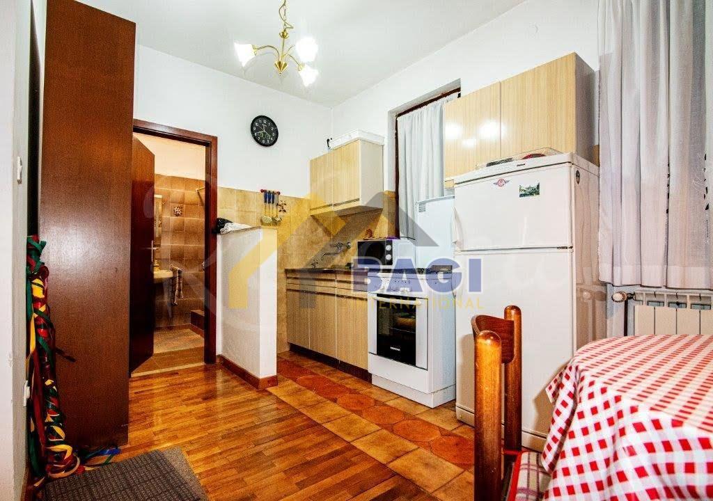 ISTRA - TRI APARTMAJI - VRT 150M2 - TRI PARKIRNA MESTA