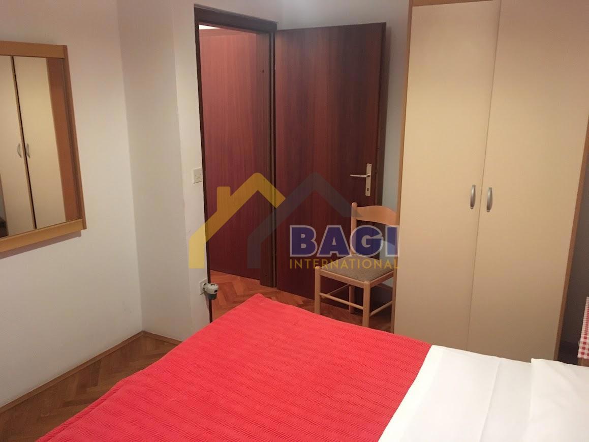ISTRA - TRI APARTMAJI - VRT 150M2 - TRI PARKIRNA MESTA