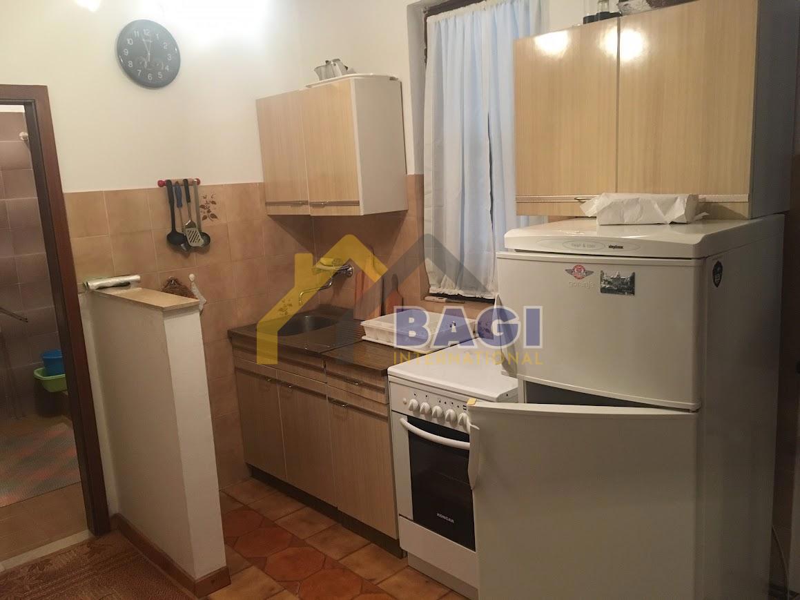 ISTRA - TRI APARTMAJI - VRT 150M2 - TRI PARKIRNA MESTA