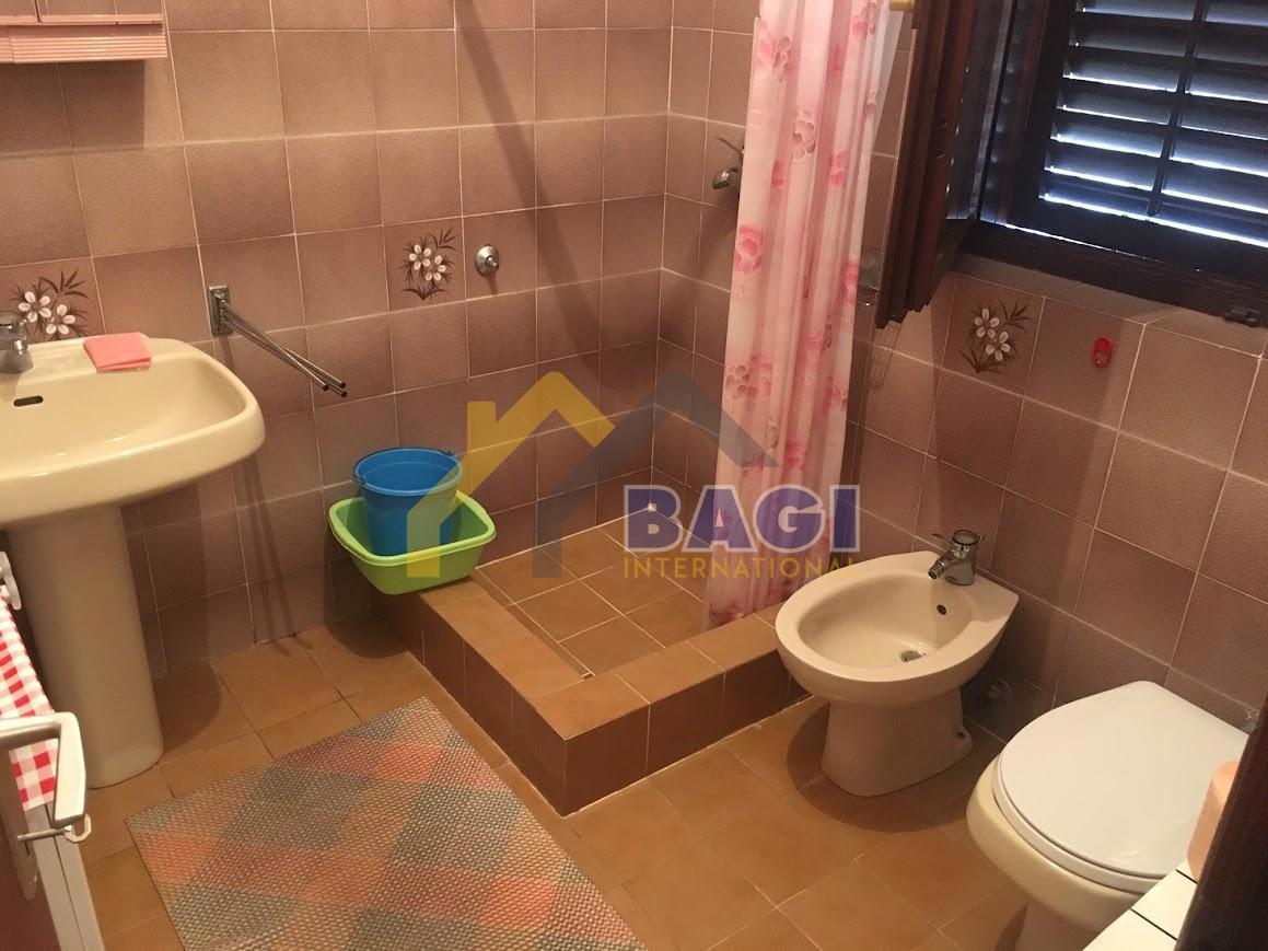 ISTRA - TRI APARTMAJI - VRT 150M2 - TRI PARKIRNA MESTA