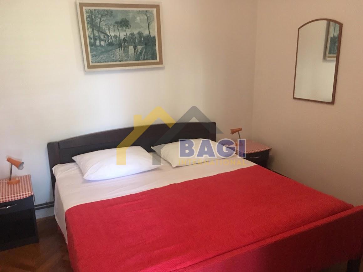 ISTRA - TRI APARTMAJI - VRT 150M2 - TRI PARKIRNA MESTA