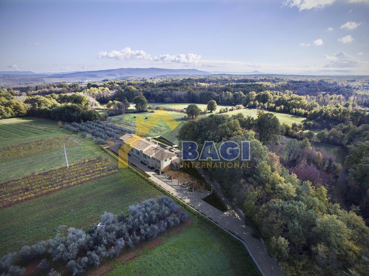 VRSTA HIŠA-NOVO ZGRAJENA-GUGALNI BAZEN-VRT-OKOLICA BARBANA