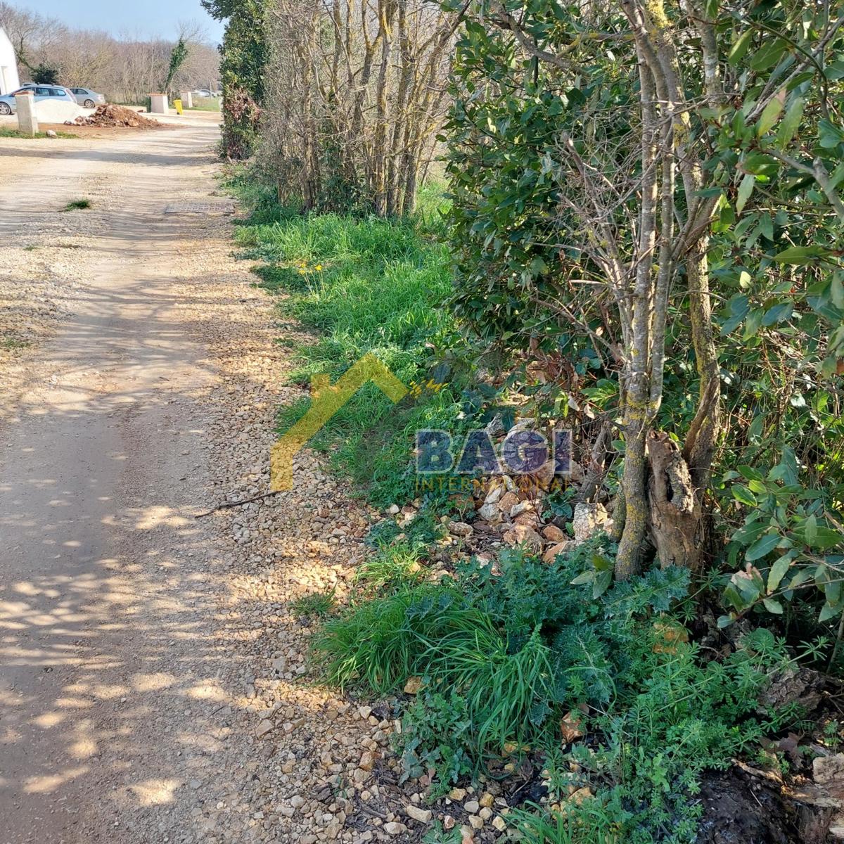 ZAZIDLJIVO ZEMLJIŠČE JADREŠKI PULA 849m2