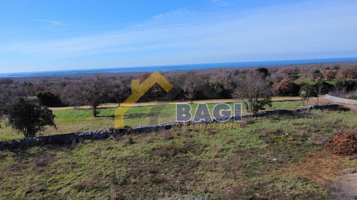 VRHUNSKA LOKACIJA - Gradbena parcela s pogledom na morje!!!