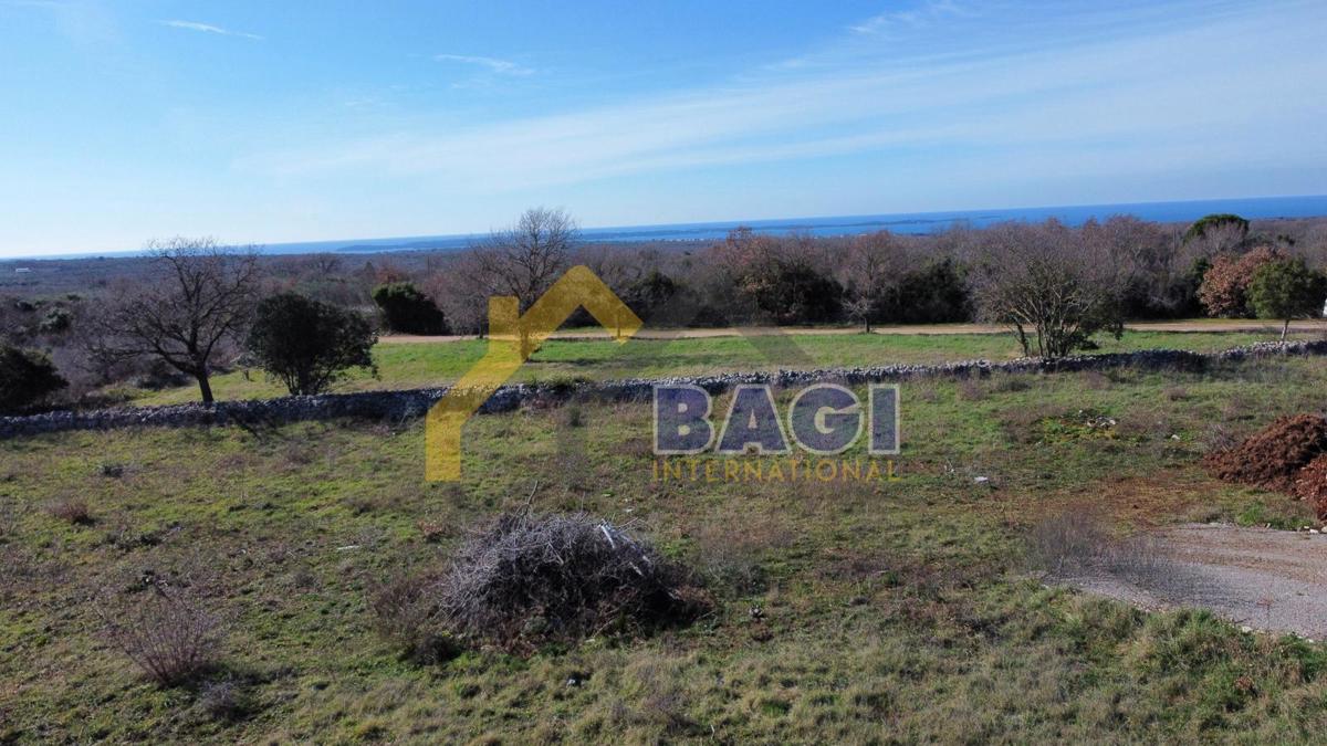 VRHUNSKA LOKACIJA - Gradbena parcela s pogledom na morje!!!