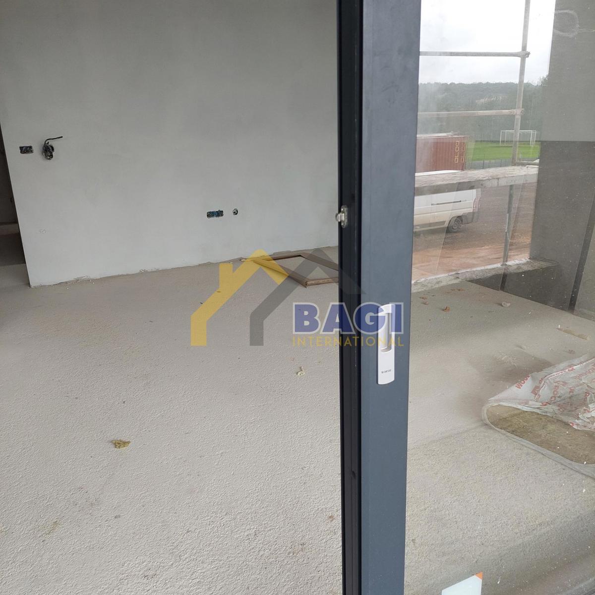 Pula Veli vrh - stanovanje 89,30 m2 - 1. nadstropje, dvigalo - garaža - blizu morja