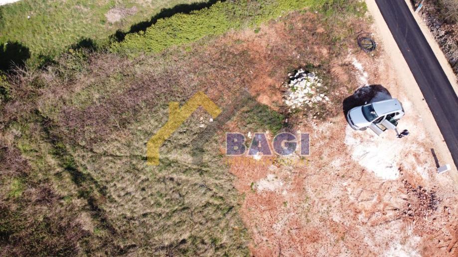 MARČANA – Gradbeno zemljišče s projektom in gradbenim dovoljenjem