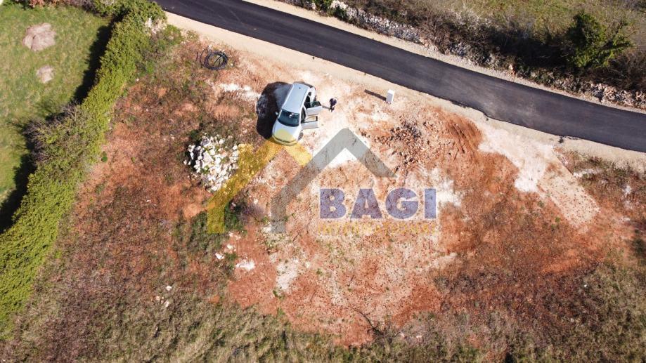 MARČANA – Gradbeno zemljišče s projektom in gradbenim dovoljenjem