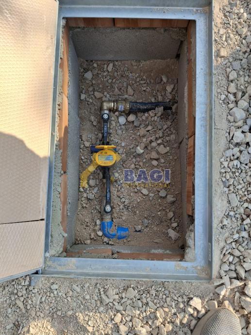 MARČANA – Gradbeno zemljišče s projektom in gradbenim dovoljenjem