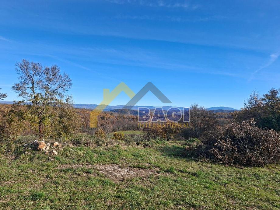 Zemljišče z gradbenim dovoljenjem – Vižinada